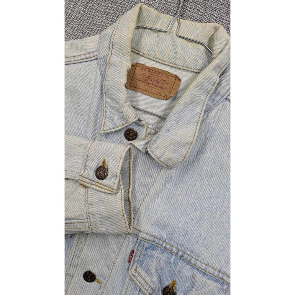 Vintage Levis 70506 0211 Light Wash Denim Trucker Jacket Mens Medium Made in USA